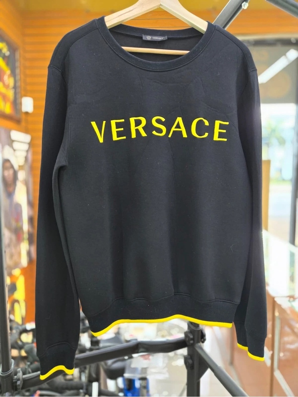 Versace Black Logo Gold Italy Crewneck Yellow Trim Sweatshirt Size M
